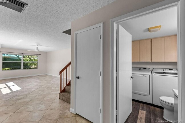 Building Photo - 2905 SW Lakemont Pl