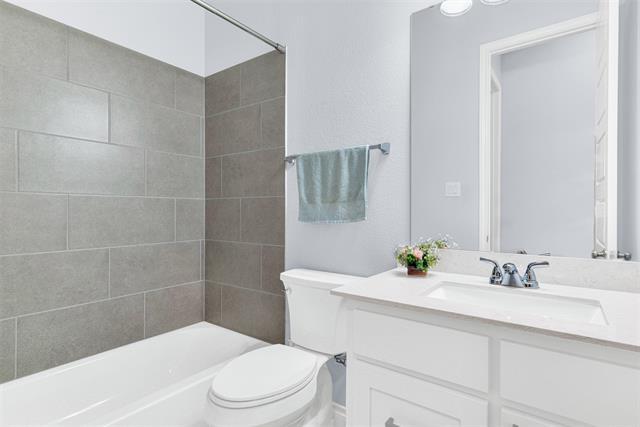 Building Photo - 917 Queens Lk Trl