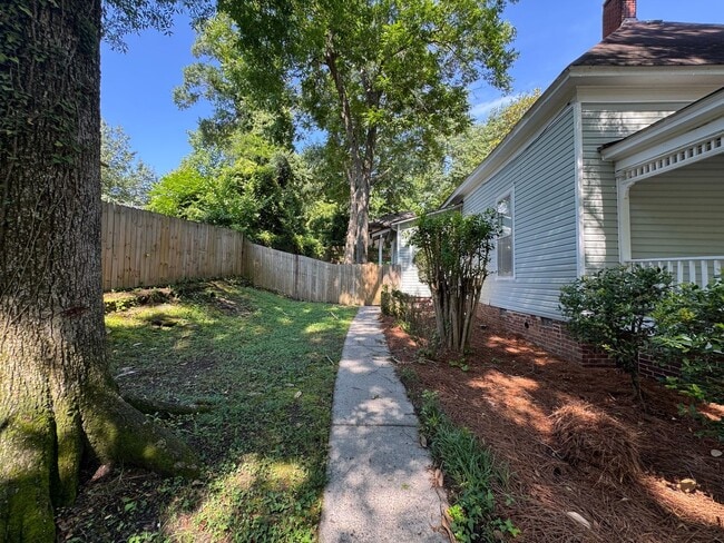 Building Photo - Large 4/2.5 House in S Rome $1,395