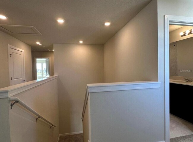 Building Photo - 5322 Royal Point Ave