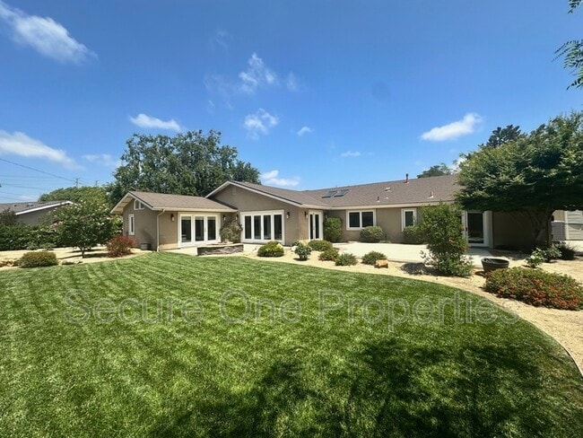 Building Photo - 1695 Berkshire Dr
