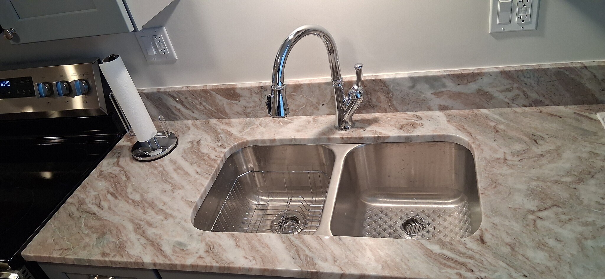 Double sink - 201 Hoffman Ave
