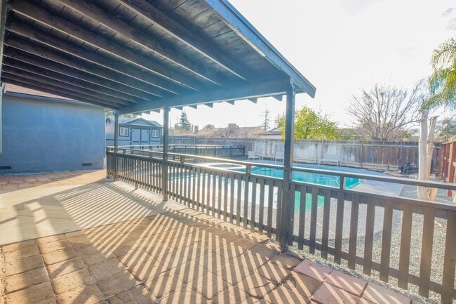 Building Photo - Clovis Oasis Stunning 4-Bed Home with Pool!