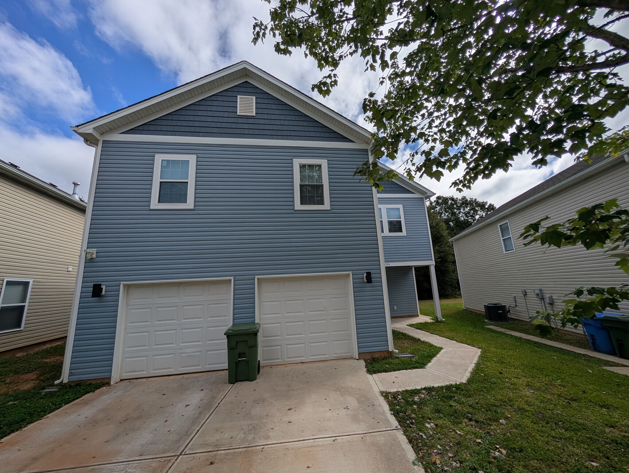Building Photo - Room in House on Stone Mountain Dr