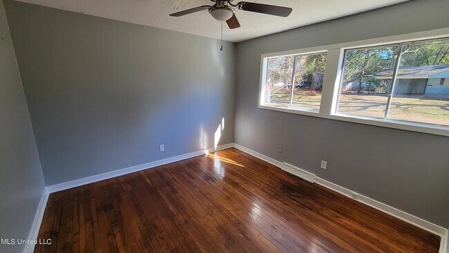 Building Photo - 646 Piermont St