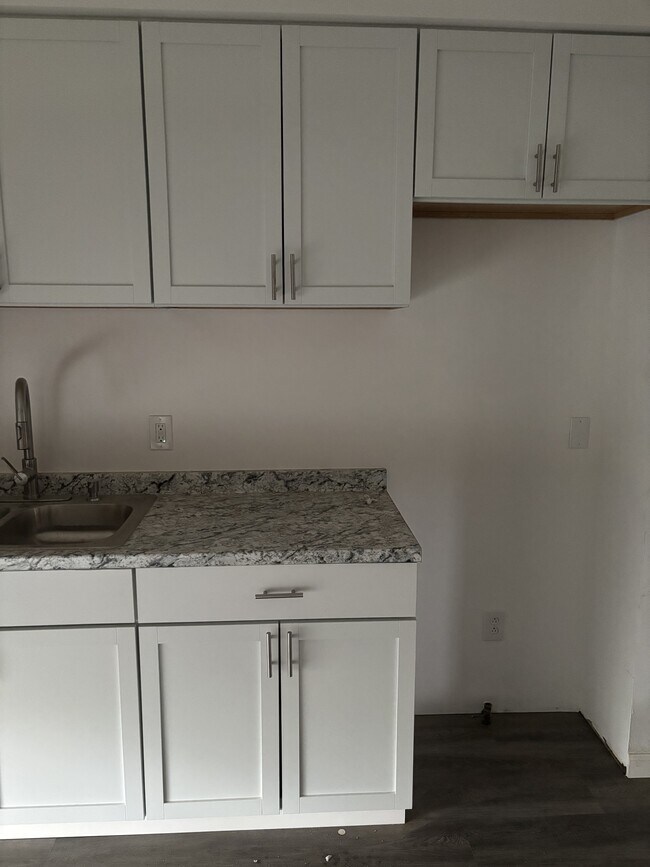 Building Photo - 19639 Moross Rd