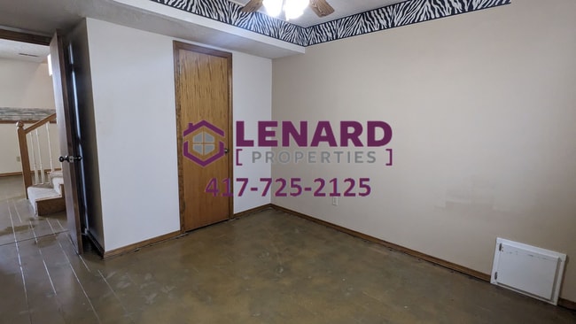 Building Photo - Farm House on 1 Acre of Land for rent!