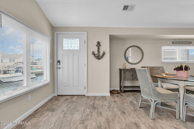 Building Photo - 208 Mallard Ln