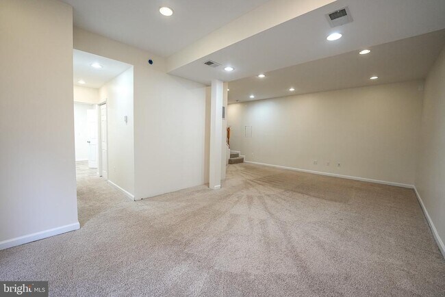 Building Photo - 4230 Avon Dr