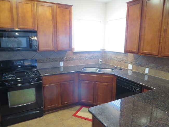 Building Photo - Great 3/3/2 in Pioneer Crossing!