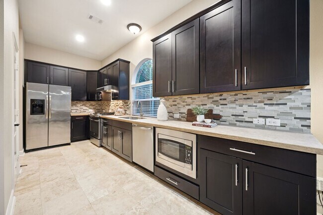 Building Photo - 5407 Lillian St