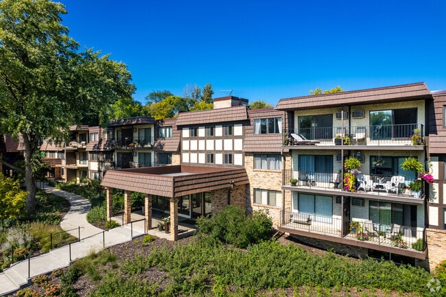 Primary Photo - Wayzata Villa Condos