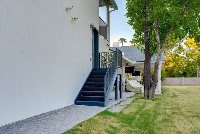 Building Photo - 8637 S Newberry Ln