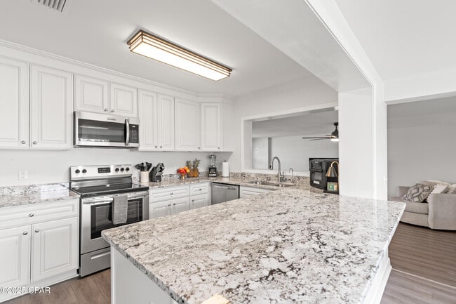 Building Photo - 1914 Clay Ave