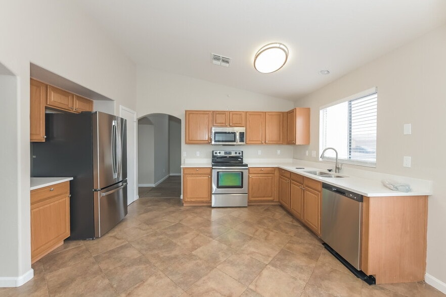 Building Photo - 11509 W Shaw Butte Dr