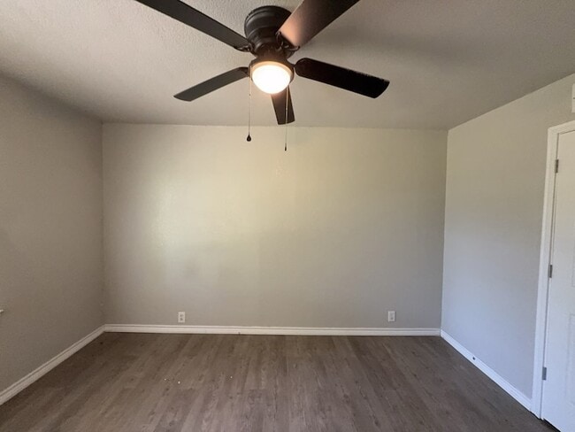 Building Photo - 3316 Shorewood Dr