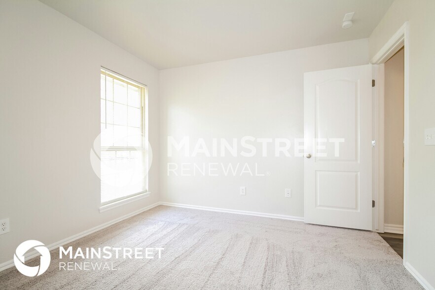 Building Photo - 2660 Clarke St