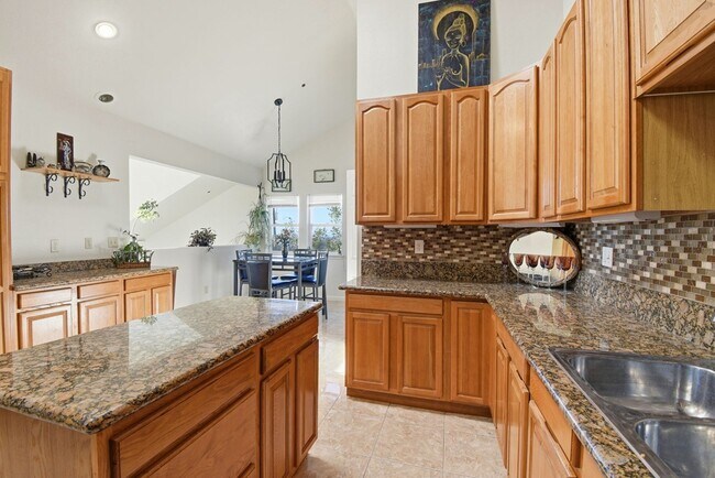 Building Photo - 9028 Burr St