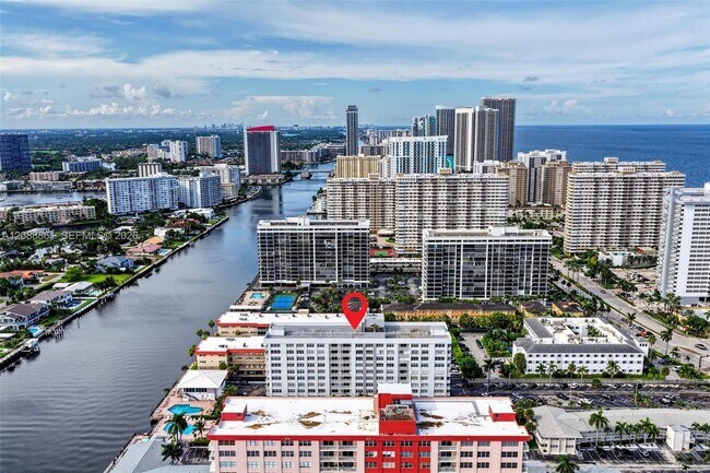 Building Photo - 3113 S Ocean Dr