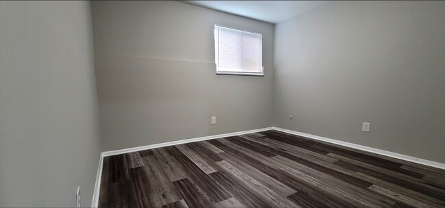 Building Photo - Beautiful 2 bedroom 1 bath apartment