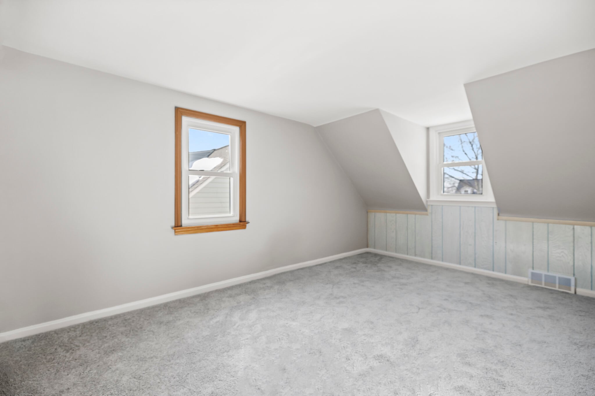 Building Photo - 1515 Longwood Dr