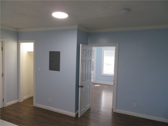 Building Photo - 3923 Normandie Ave
