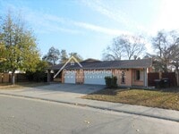 Building Photo - Updated 2bd/1ba North Highlands Duplex with Garage