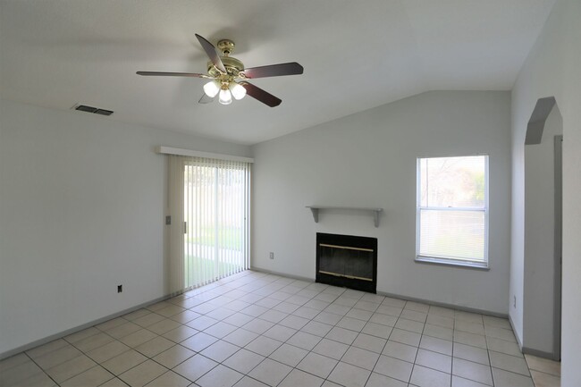 Building Photo - Great home on a cul de sac