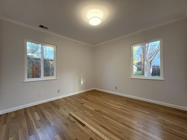 Building Photo - Charming Palo Alto Home with Renovated Kitchen & Spacious Backyard