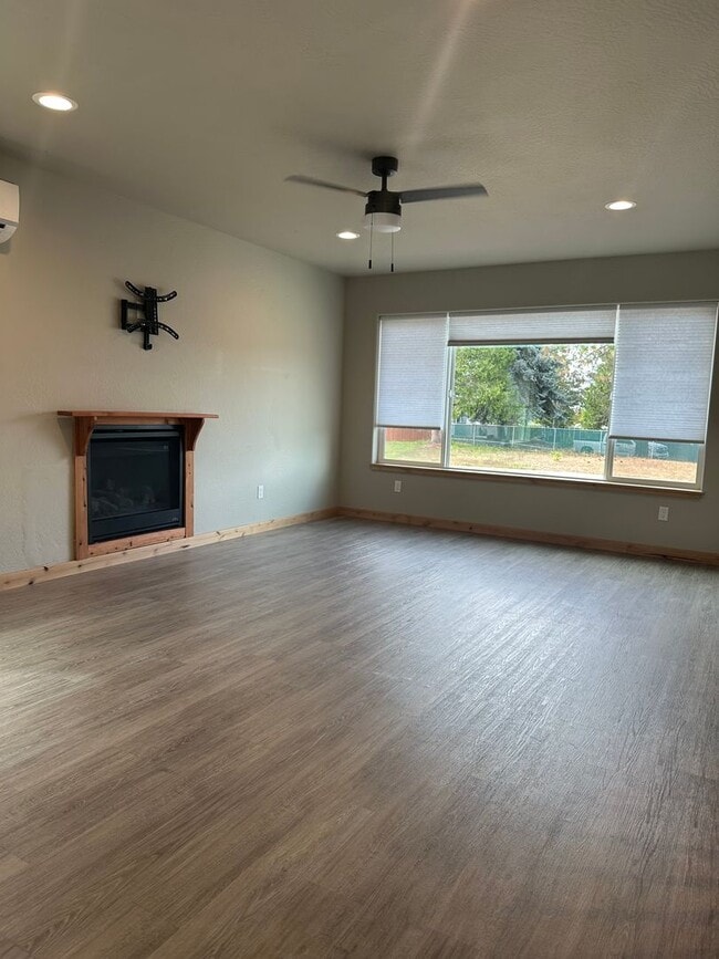 Building Photo - Beautiful 3BR/3BA Two-Story Home with Garage in Phoenix