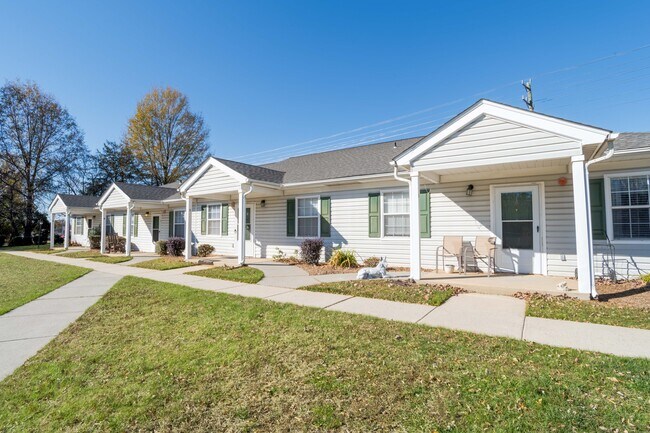 Building Photo - Charlotte Spring