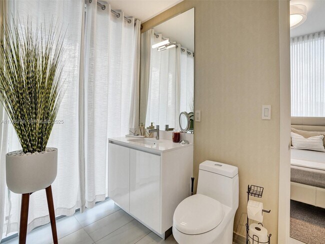 Building Photo - 2200 N Ocean Blvd