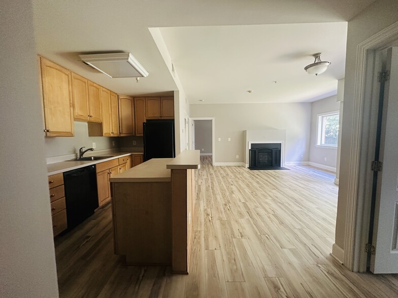 Building Photo - 10600 Provincial Dr