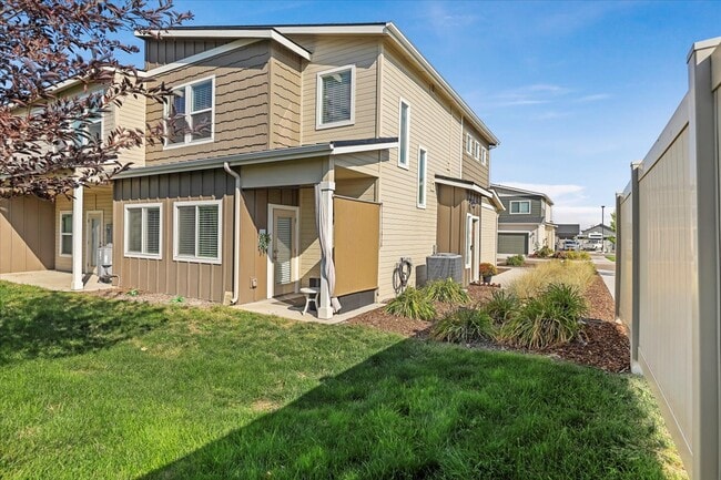 Building Photo - 5720 Cherry Ln