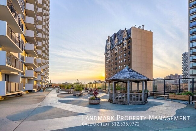 Building Photo - 6033 N Sheridan-Unit 35D