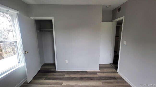 Building Photo - 174 South Ave