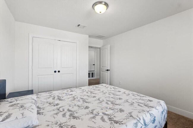 Building Photo - 6713 Ondantra Bnd