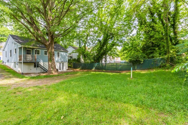Building Photo - 317 Crafton St