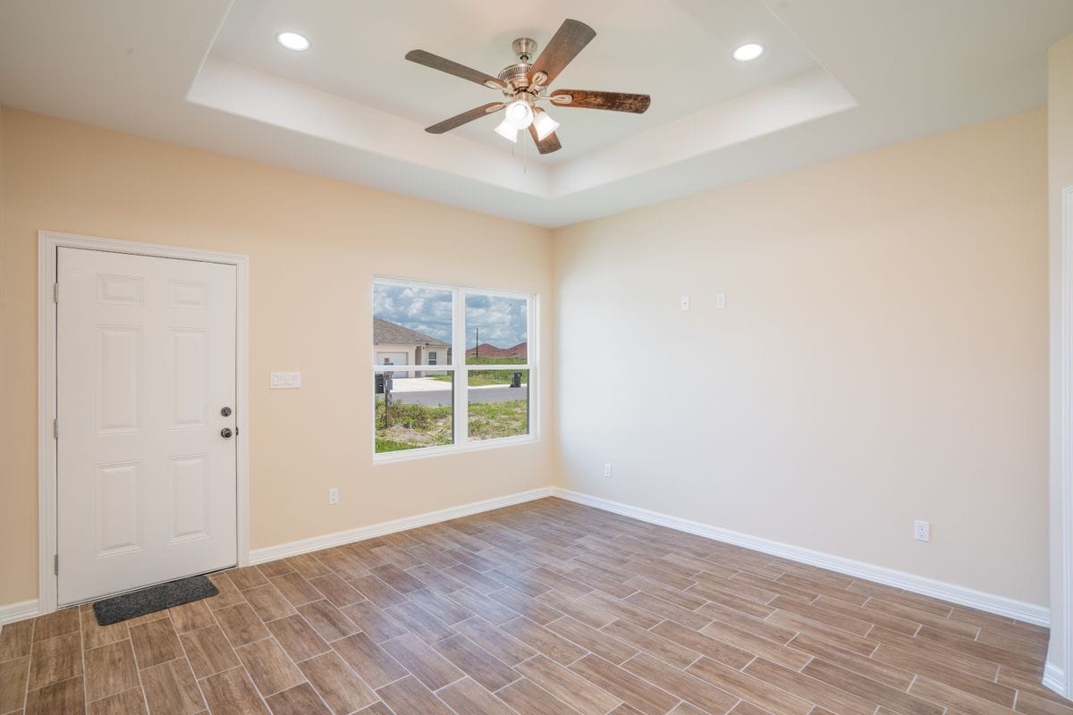 Building Photo - 1010 Escondido Ln E