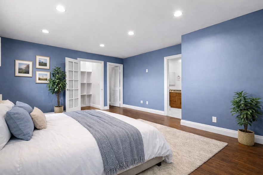 Building Photo - 11953 Collins St