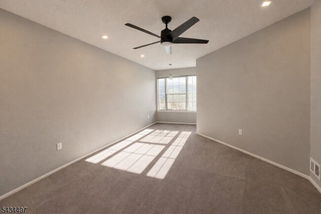 Building Photo - 1023 Castle Rd