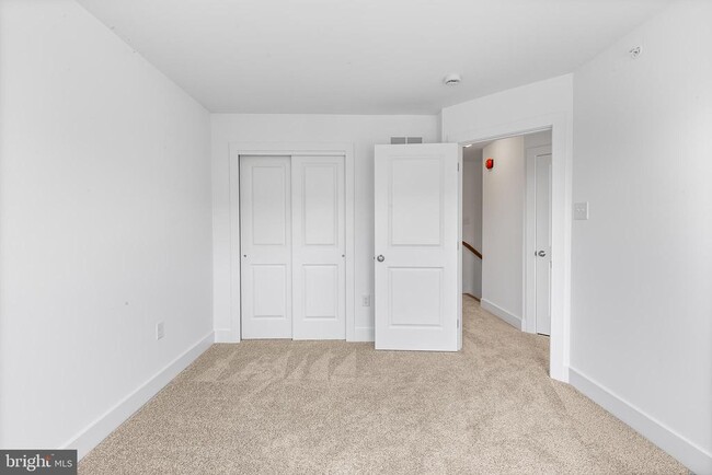 Building Photo - 402 SADIE Ave