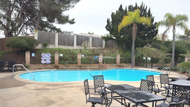 Building Photo - ***FULLY RENOVATED 2 bed / 2 bath / 1,120 sqft Home in 55+ Nob Hill Community - Available NOW***