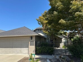 Building Photo - Beautiful 3 bedroom!