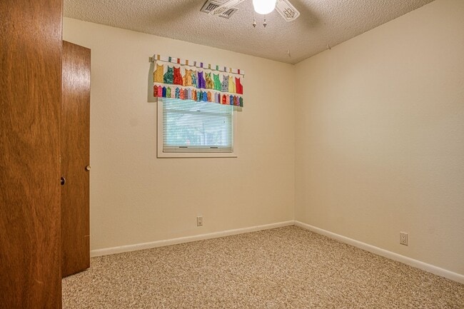 Building Photo - Central Hot Springs Village/Home/Unfurnished