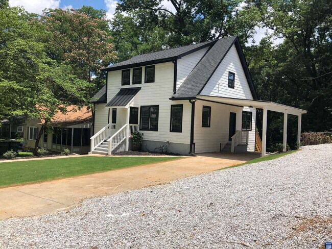 Building Photo - Stunning Renovation in Historic West End – 3 Bed / 2 Bath