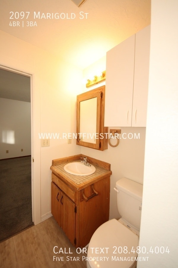 Building Photo - 2097 Marigold St