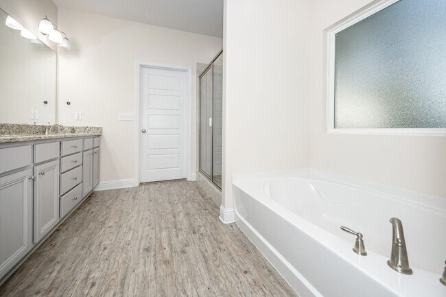 Building Photo - 1013 Silverbell Cv