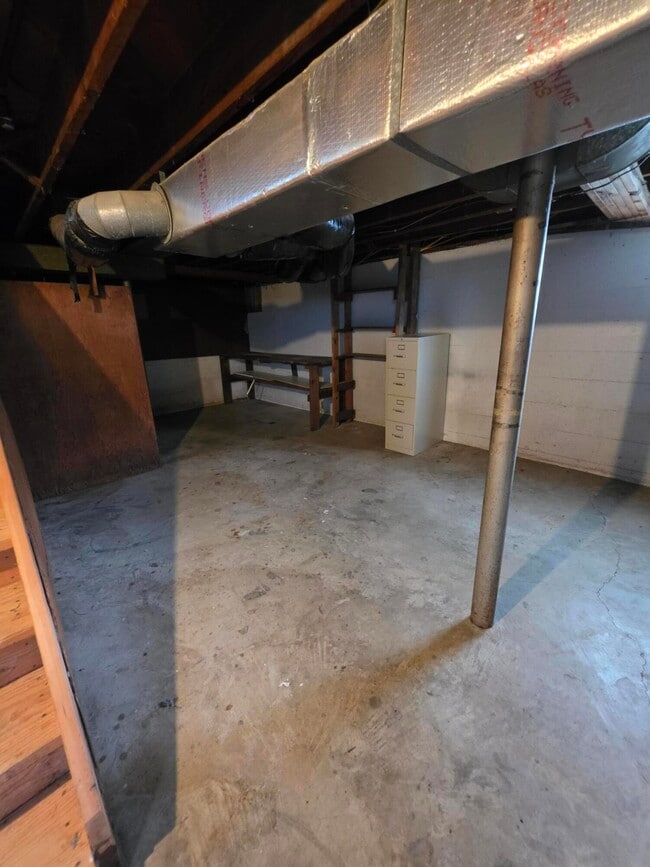 Building Photo - 1038 Kees Rd
