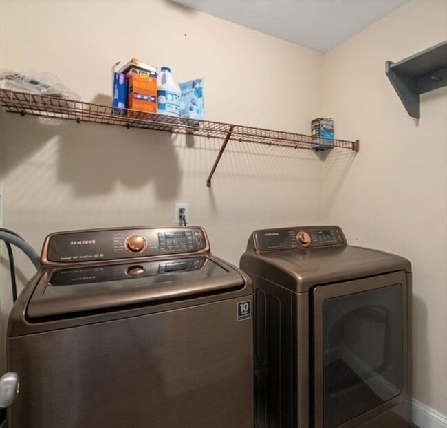 Building Photo - 8 Bresciani Ln